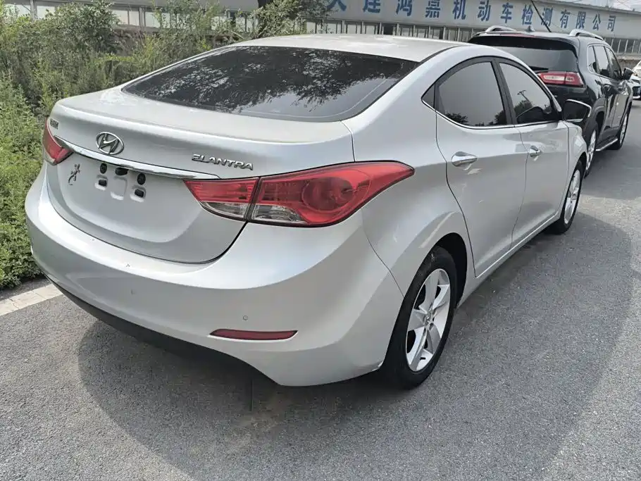 Hyundai Elantra 2013