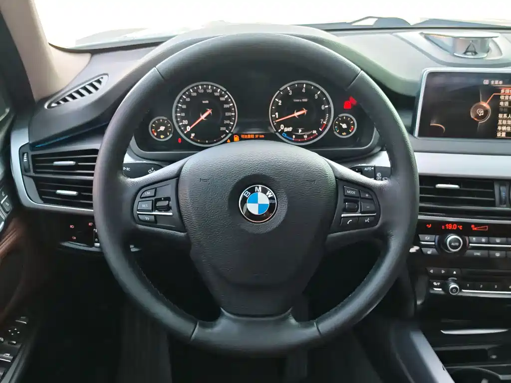 BMW X5 2018 — фото 23