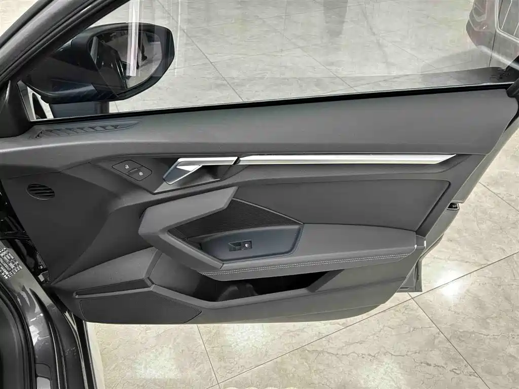 Audi A3 2023 — фото 12