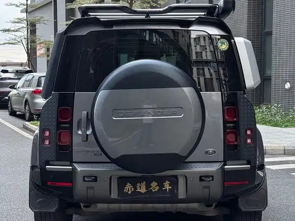 Land Rover Defender 2021