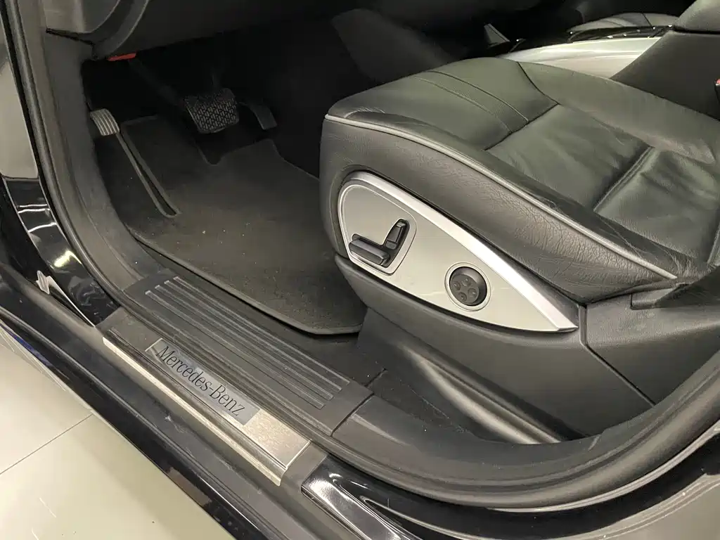 Mercedes-Benz R-Class 2017 — фото 29