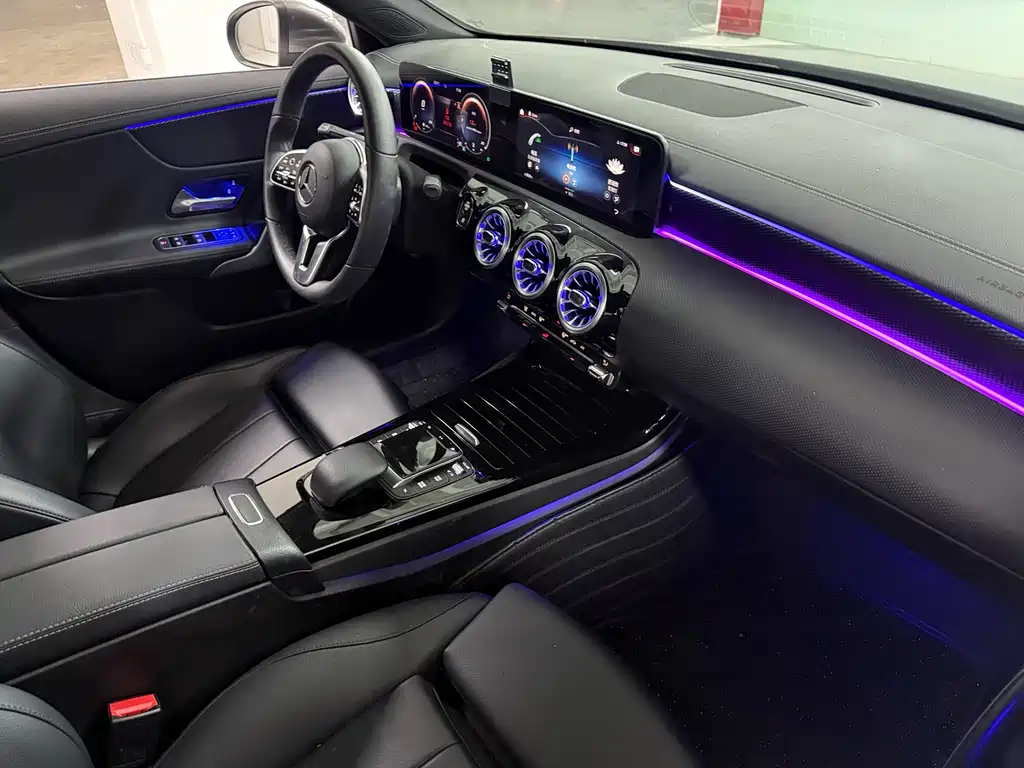 Mercedes-Benz A-Class 2022 — фото 20