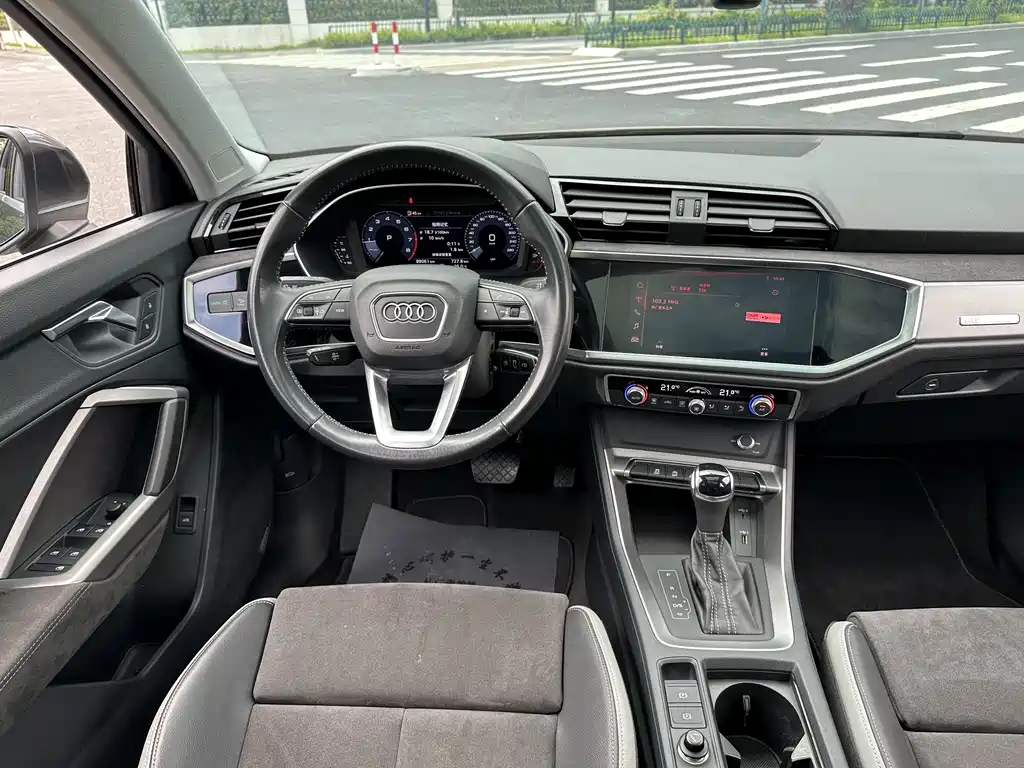 Audi Q3 2019 — фото 15