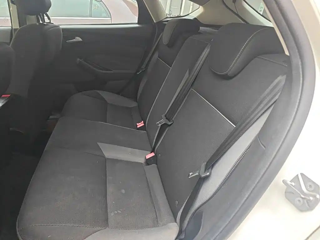 Ford Focus 2015 — фото 17