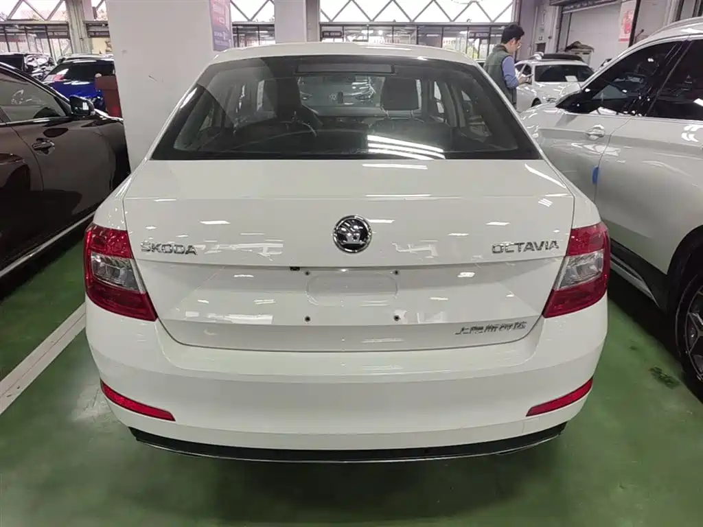 Skoda Octavia 2017 — фото 10