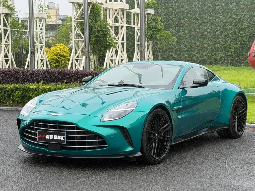 Aston Martin V8 Vantage 2025