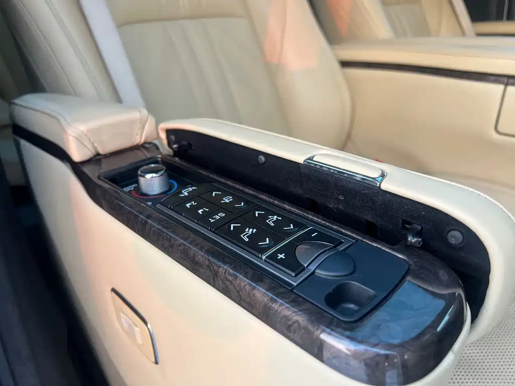 Toyota Alphard 2018 — фото 15