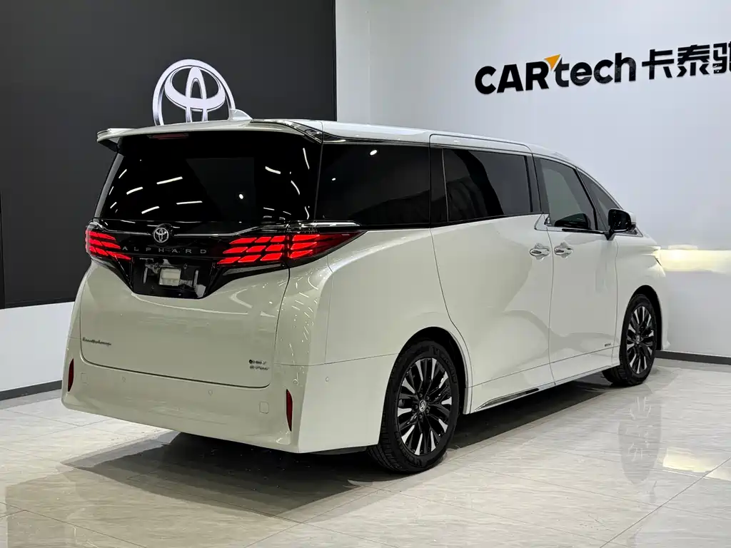Toyota Alphard 2024 — фото 4
