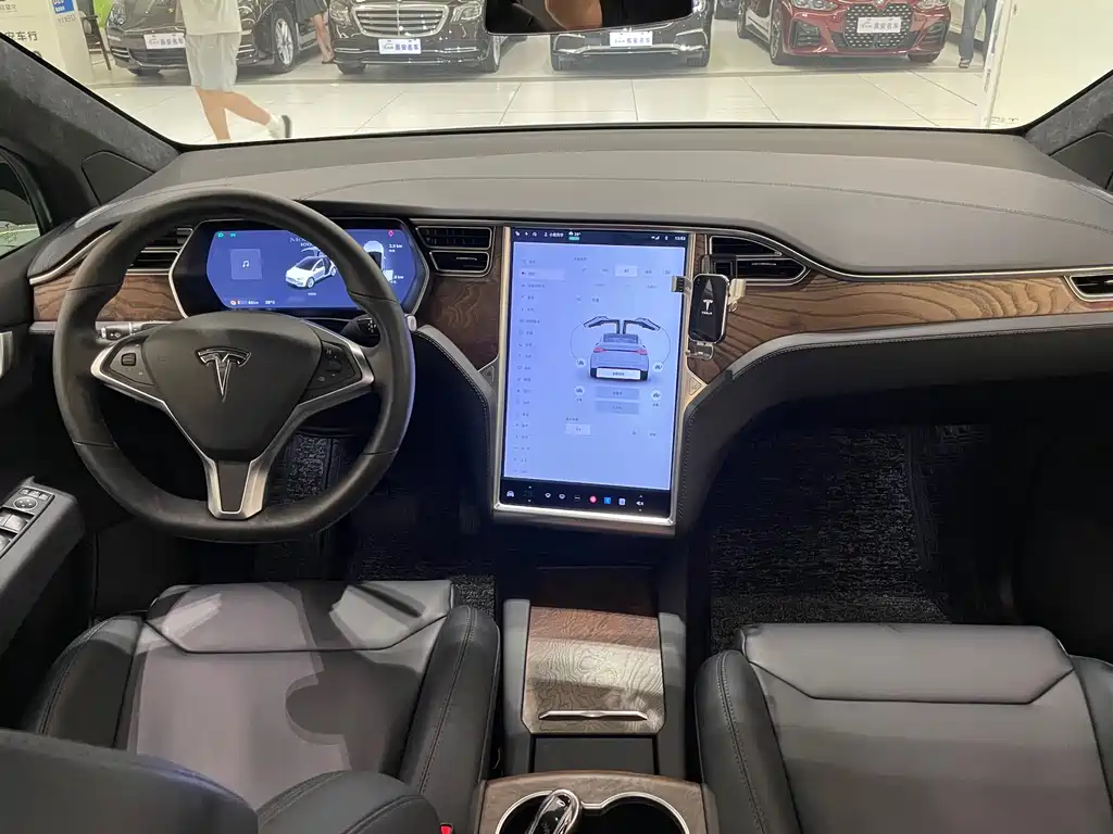 Tesla Model X 2017 — фото 9