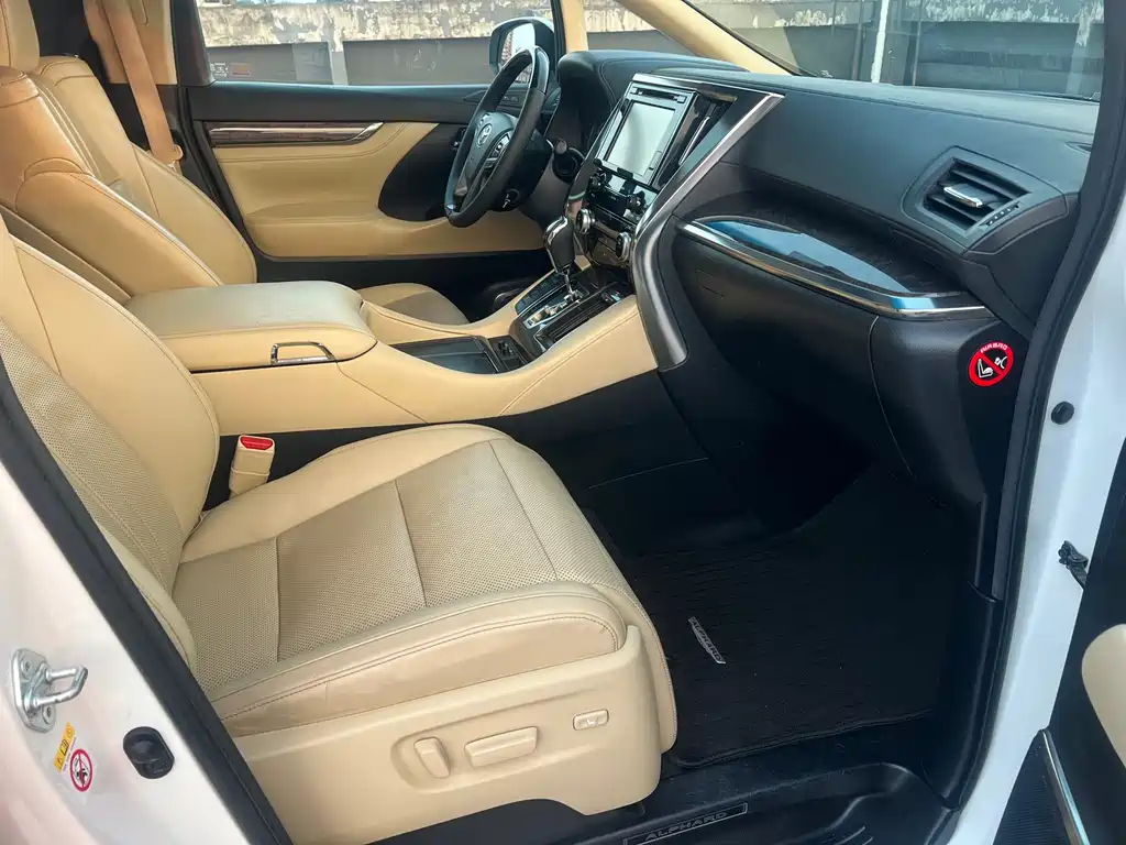 Toyota Alphard 2018 — фото 11