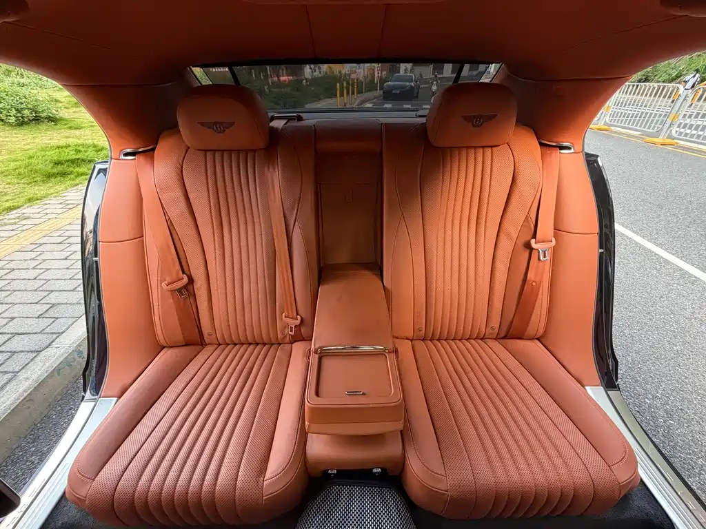 Bentley Flying Spur 2018 — фото 18