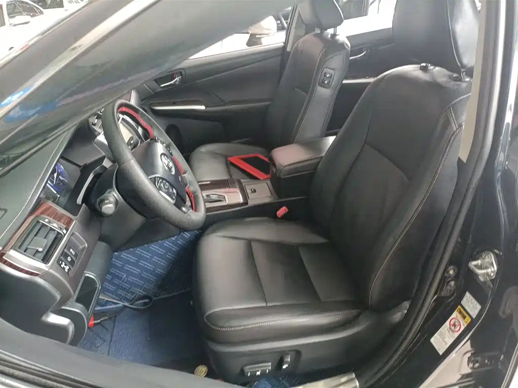 Toyota Camry 2017 — фото 12