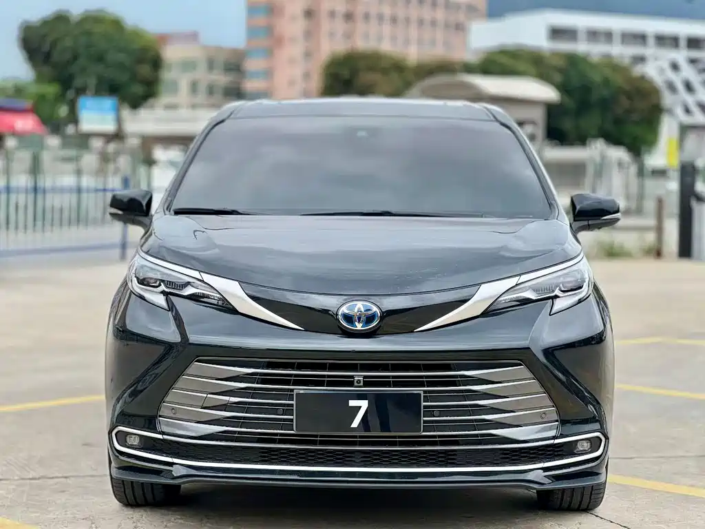 Toyota Sienna 2024 — фото 2