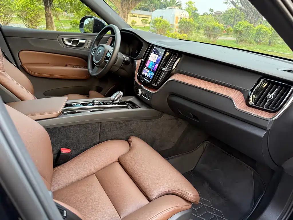 Volvo XC60 PHEV 2024 — фото 17