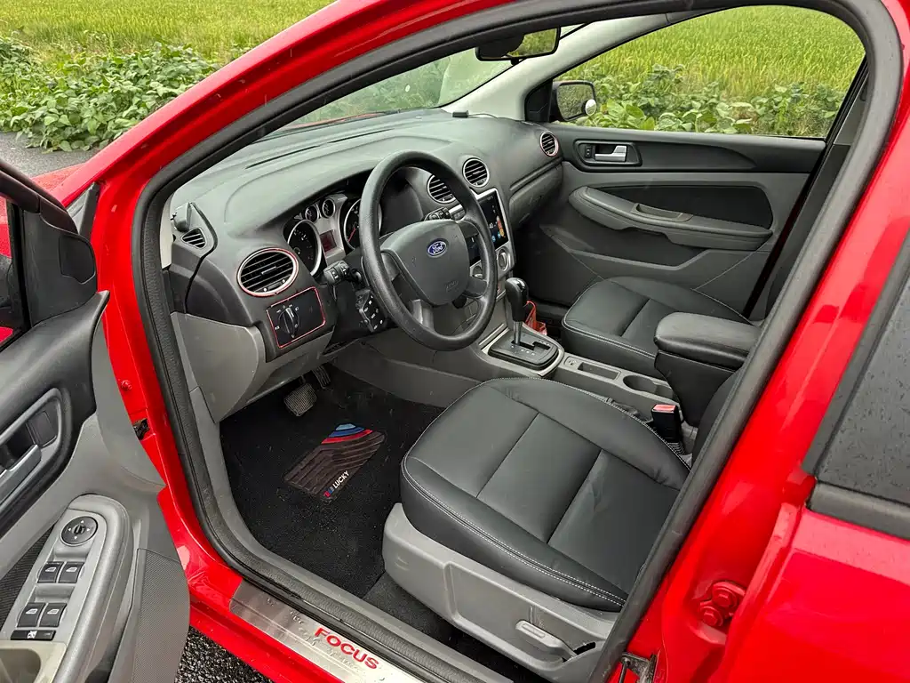 Ford Focus 2015 — фото 8