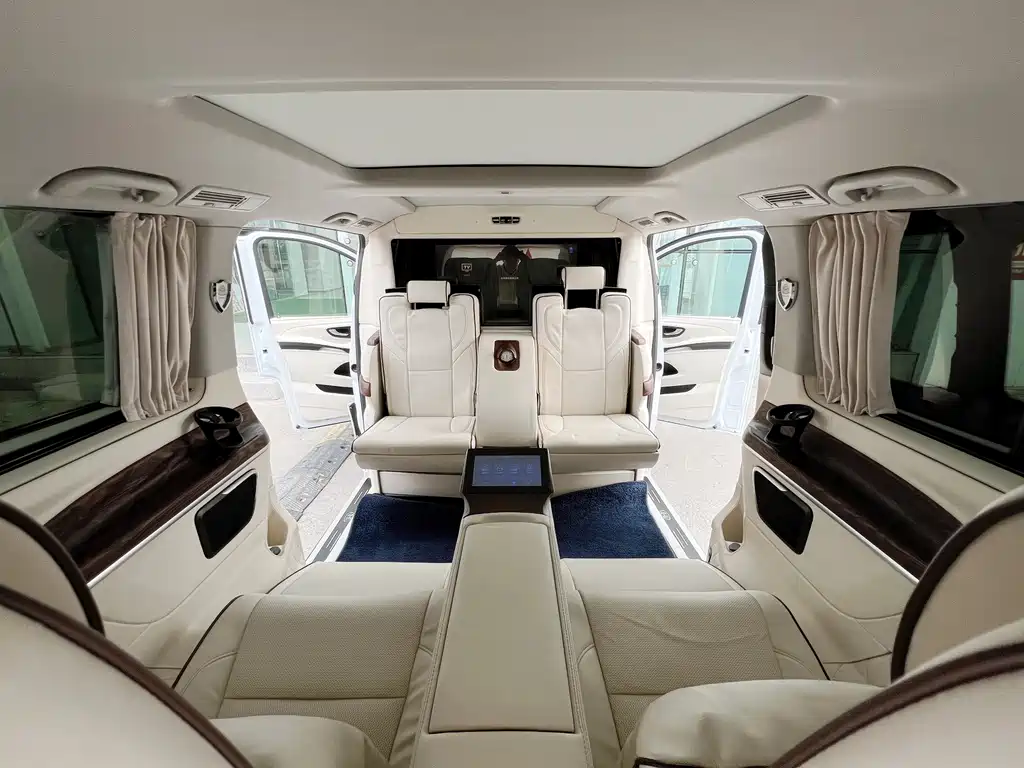 Mercedes-Benz V-Class 2020 — фото 20