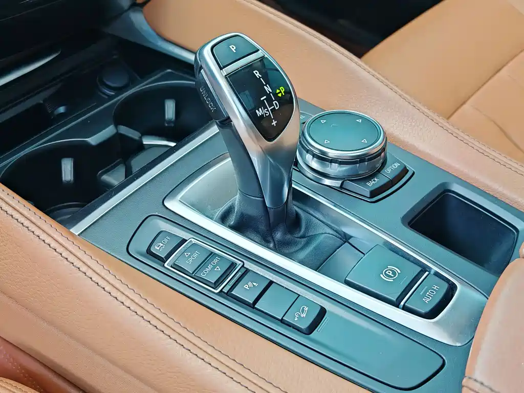 BMW X6 2015 — фото 16