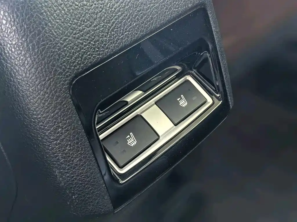 Subaru Forester 2017 — фото 12