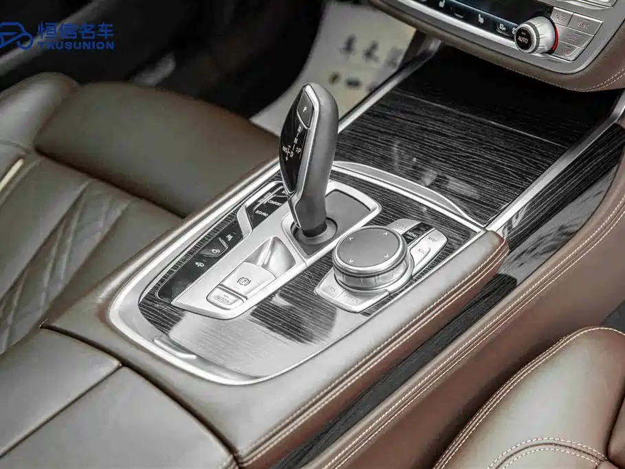 BMW 7 Series 2021 — фото 18