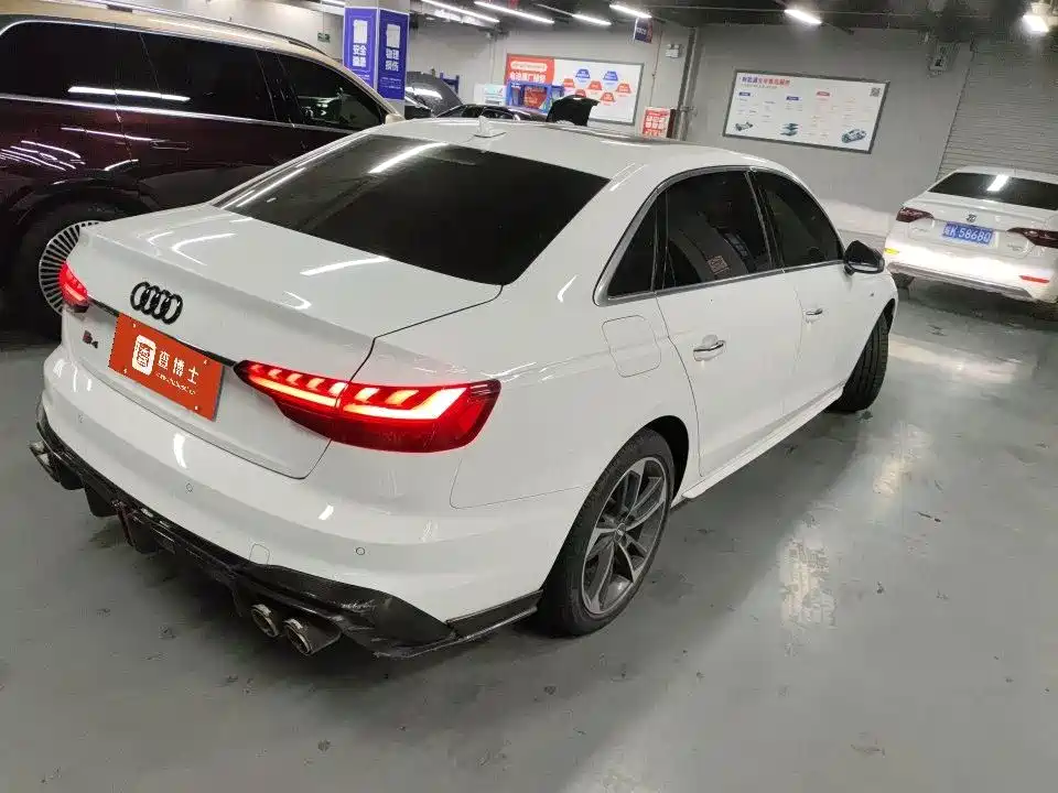 Audi A4L 2021