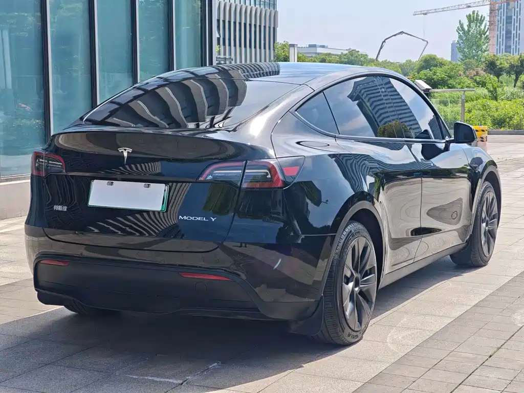 Tesla Model Y 2023 — фото 14