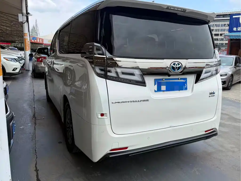 Toyota Vellfire 2022 — фото 13