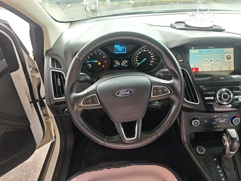 Ford Focus 2018 — фото 11