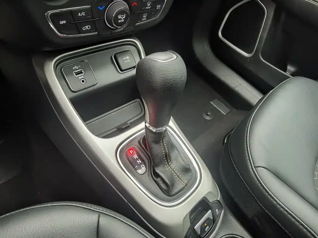 Jeep Compass 2019 — фото 13