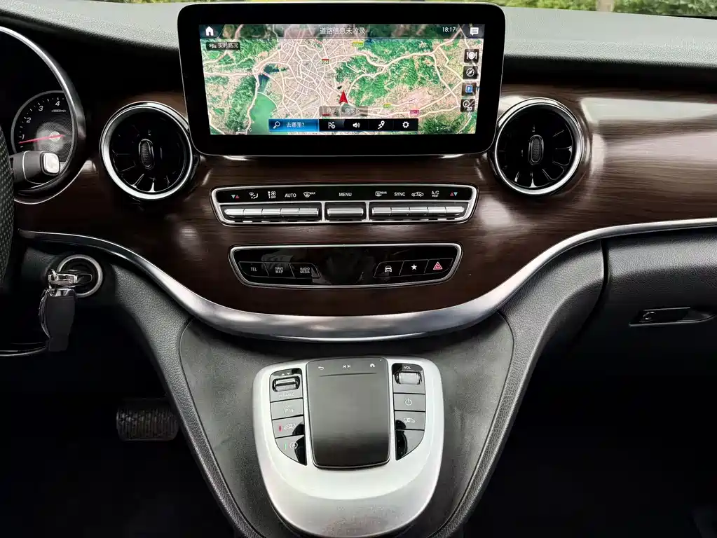 Mercedes-Benz V-Class 2022 — фото 12