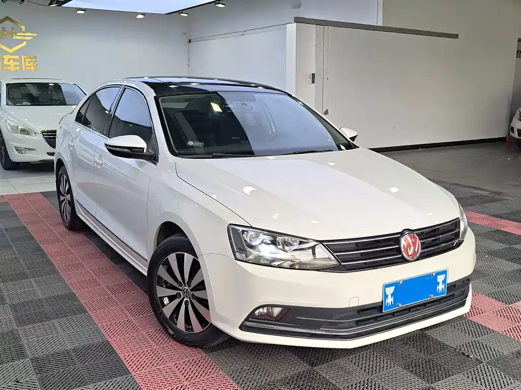 Volkswagen Sagitar 2016