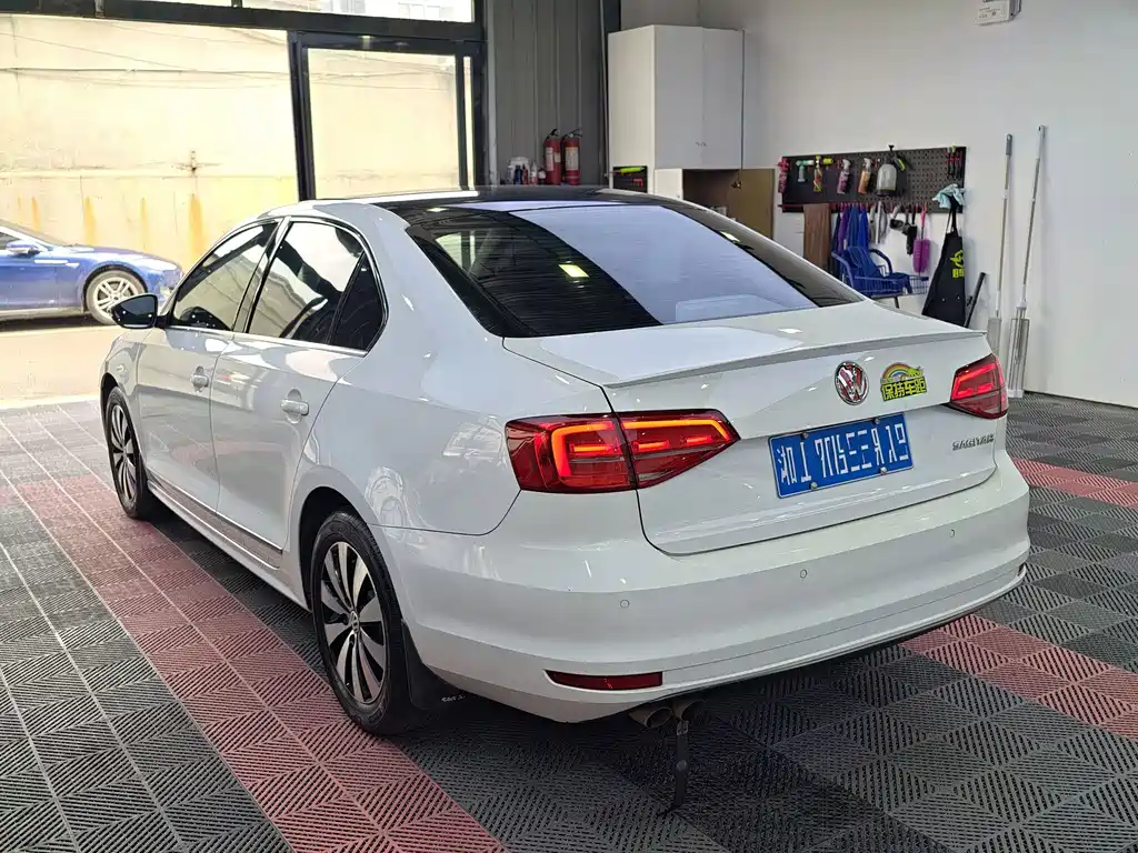 Volkswagen Sagitar 2016