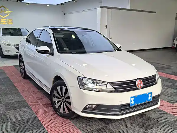 Volkswagen Sagitar 2016