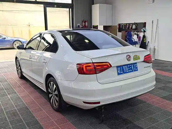 Volkswagen Sagitar 2016