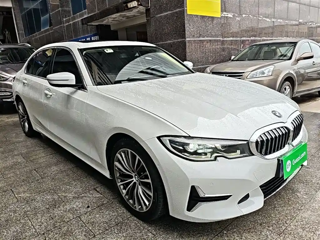 BMW 3 Series 2019 — фото 22