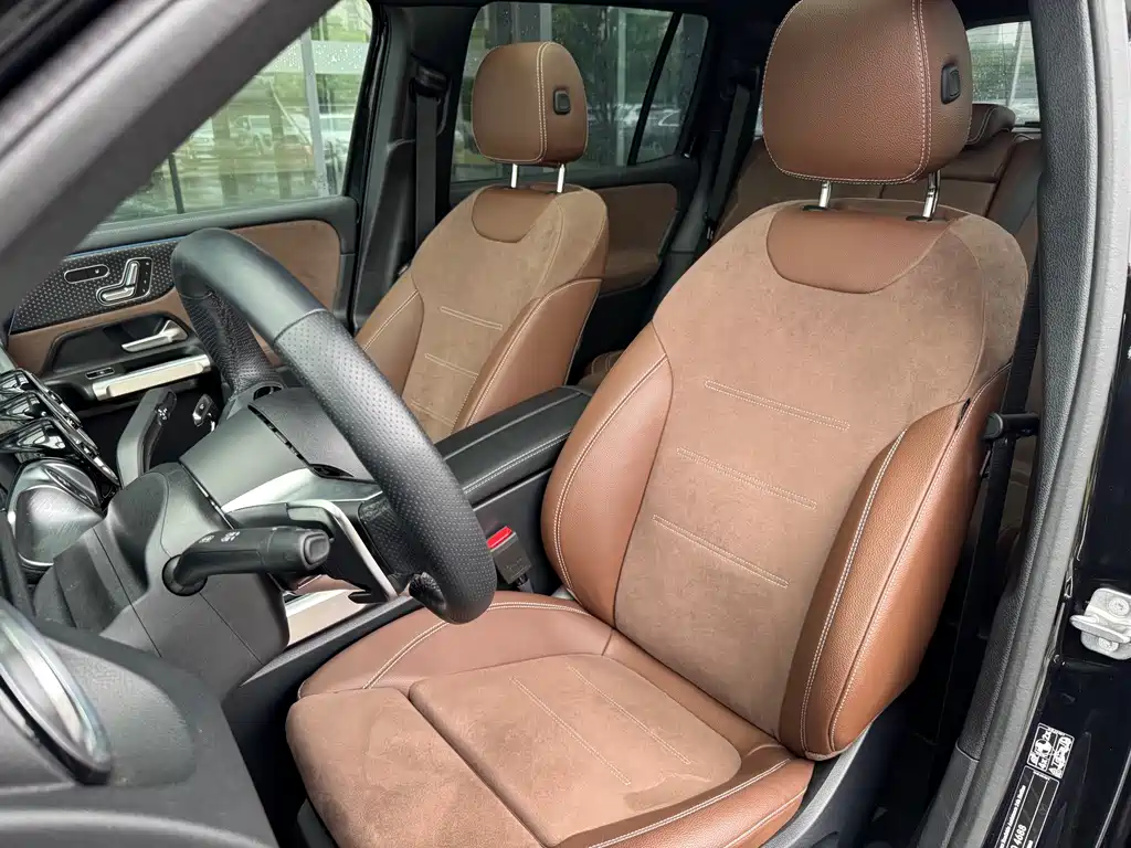 Mercedes-Benz GLB AMG 2025 — фото 13