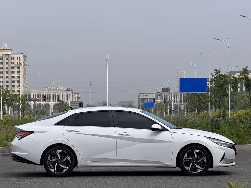 Hyundai Elantra 2023