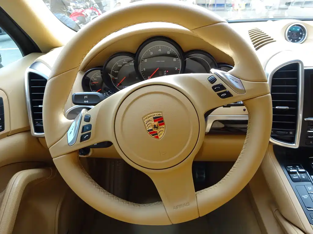 Porsche Cayenne 2013 — фото 16
