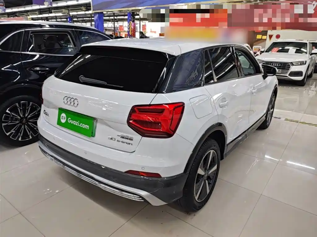 Audi Q2L e-tron 2020 — фото 7