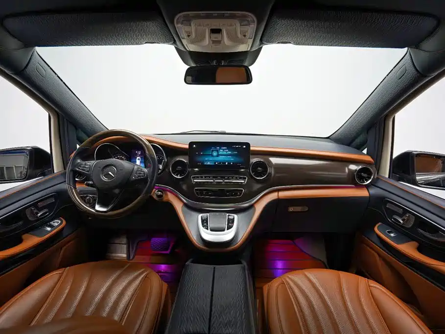 Mercedes-Benz V-Class 2022 — фото 11