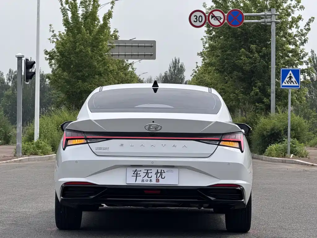 Hyundai Elantra 2023
