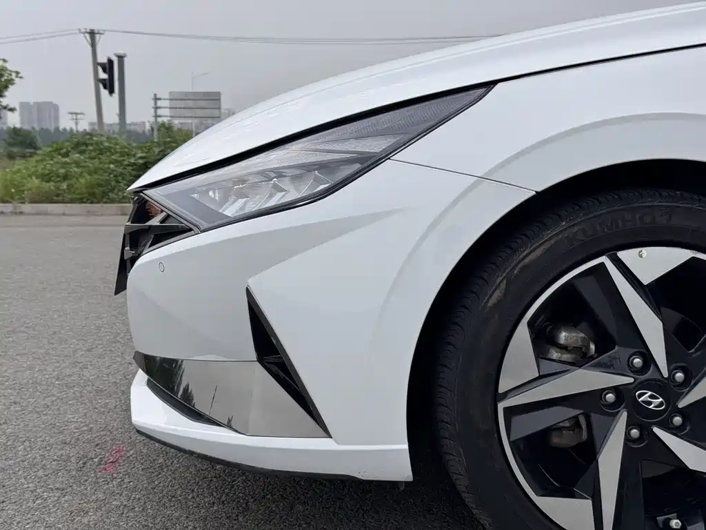 Hyundai Elantra 2023 — фото 15