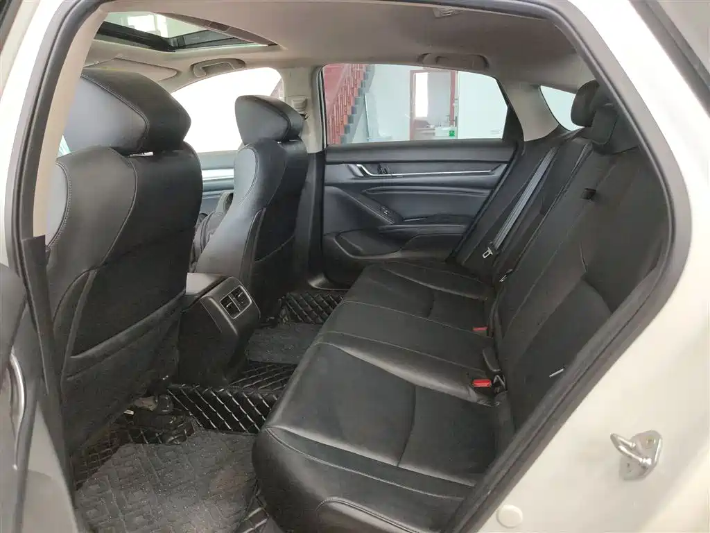 Honda Accord 2021 — фото 17