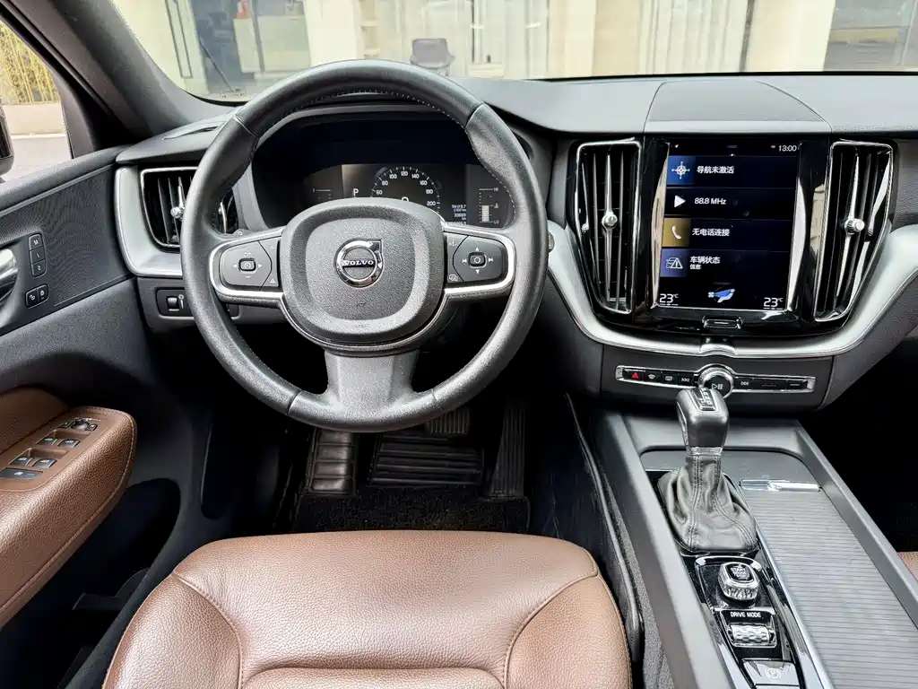 Volvo XC60 2020 — фото 11