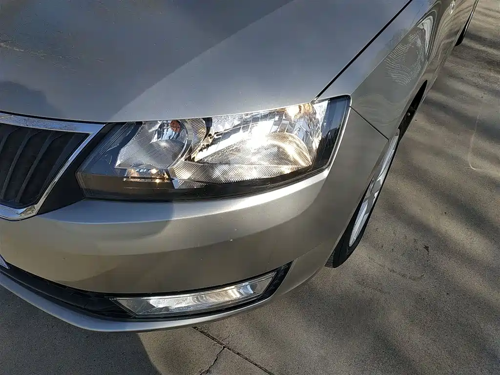 Skoda Rapid 2015 — фото 24