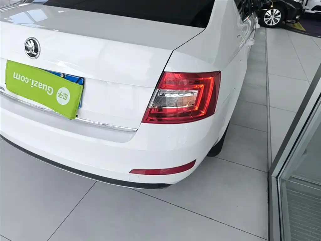 Skoda Octavia 2017 — фото 8