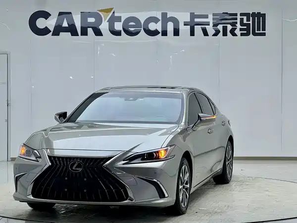 Lexus ES 2021