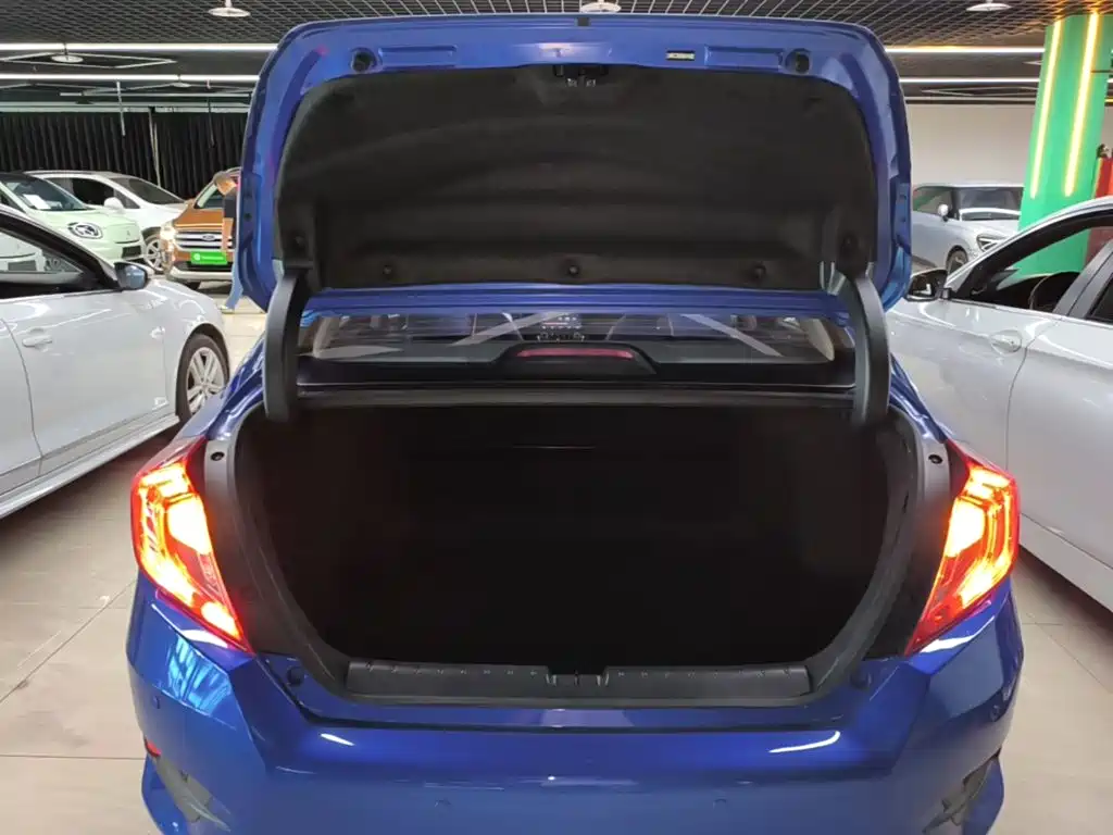 Honda Civic 2018 — фото 19