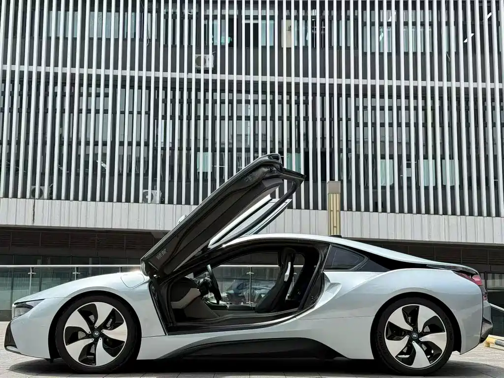 BMW i8 2016 — фото 6