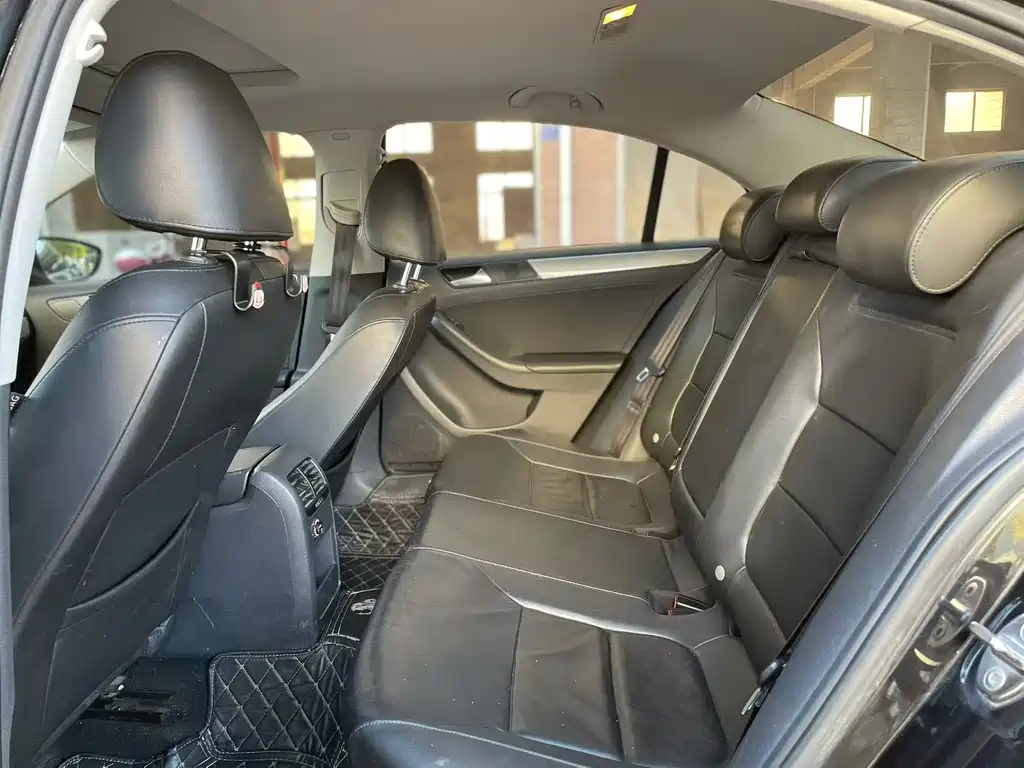 Volkswagen Sagitar 2015