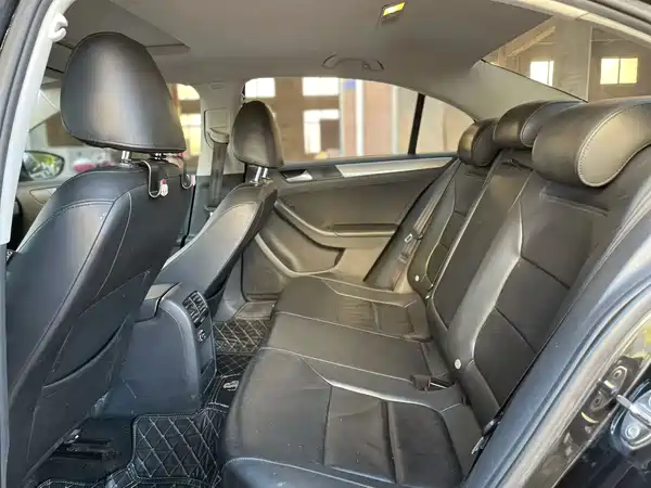 Volkswagen Sagitar 2015